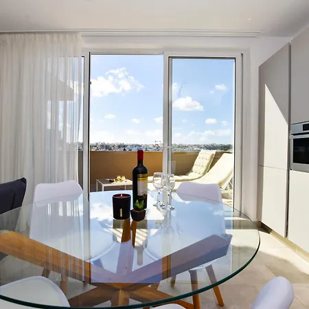 Offshore 38 سانت جوليان